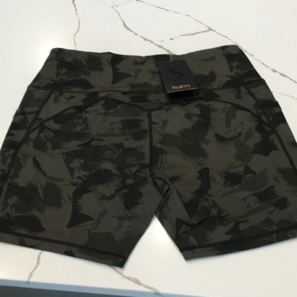 NWT Women's Camouflage Bike Shorts Athletic Yoga Sports Running XL